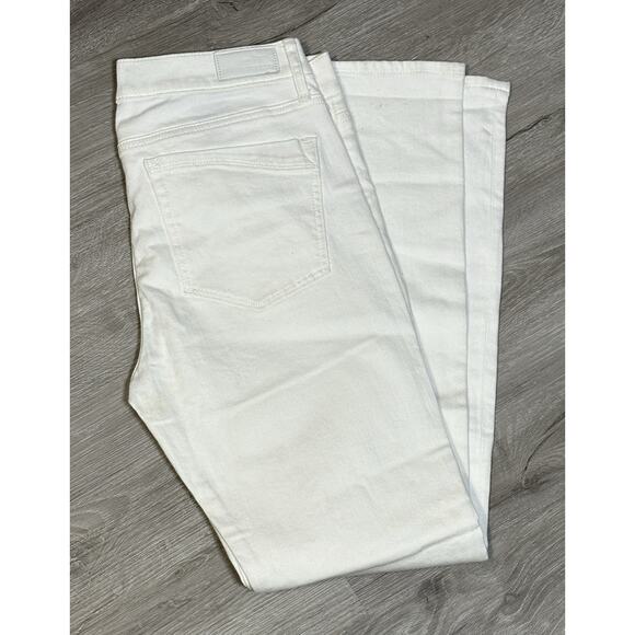 Express Mid Rise Barely Bootcut White Jeans Womens 10S Denim NWT! - Picture 3 of 4